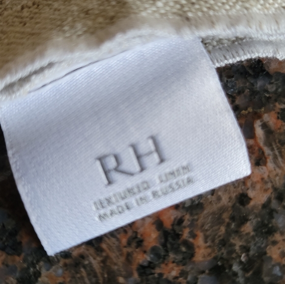 RESTORATION HARDWARE Linen Placemats Set of Four - Picture 2 of 6